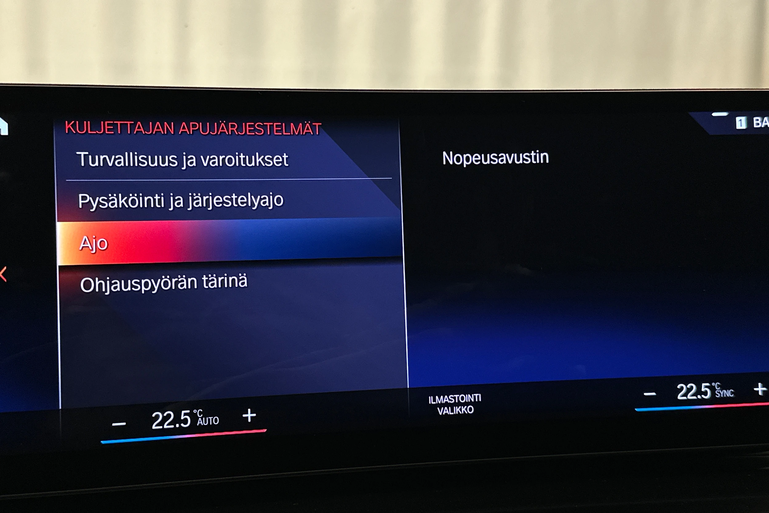 musta BMW i4 2023 kuva 30.