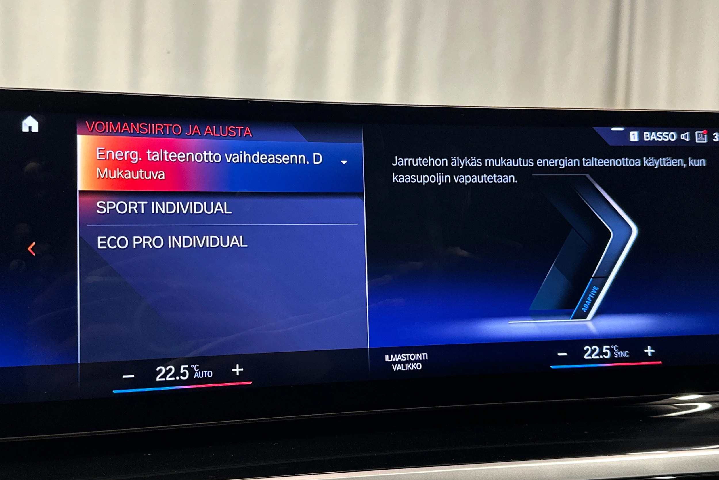 musta BMW i4 2023 kuva 31.
