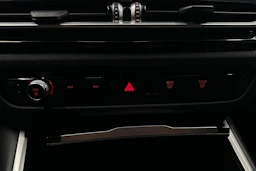 musta BMW i4 2023 kuva 34.