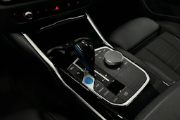 musta BMW i4 2023 kuva 35.