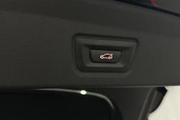 musta BMW i4 2023 kuva 39.