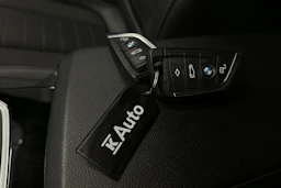 musta BMW i4 2023 kuva 40.