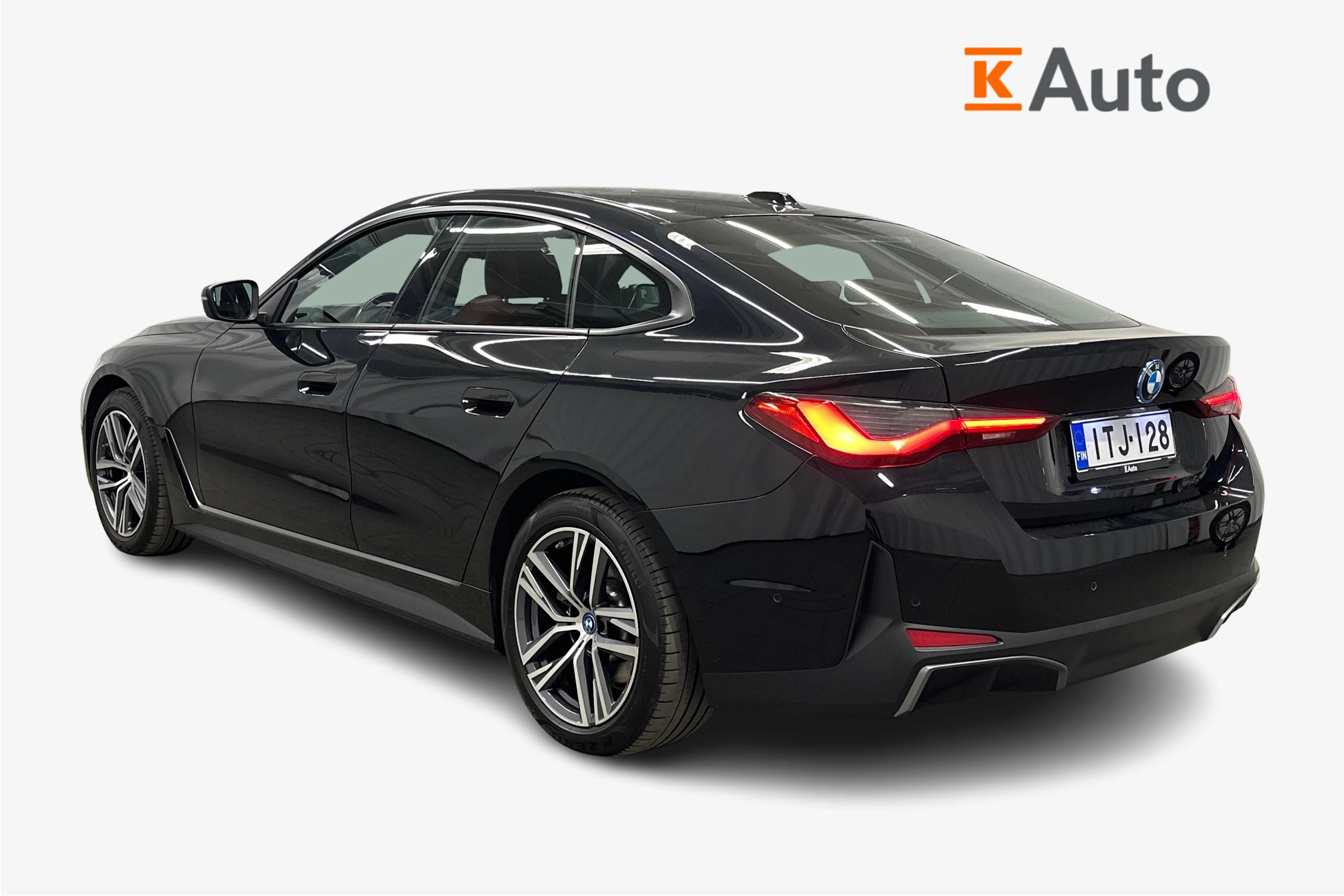 musta BMW i4 2023 kuva 2.
