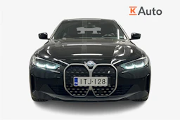 musta BMW i4 2023 kuva 4.