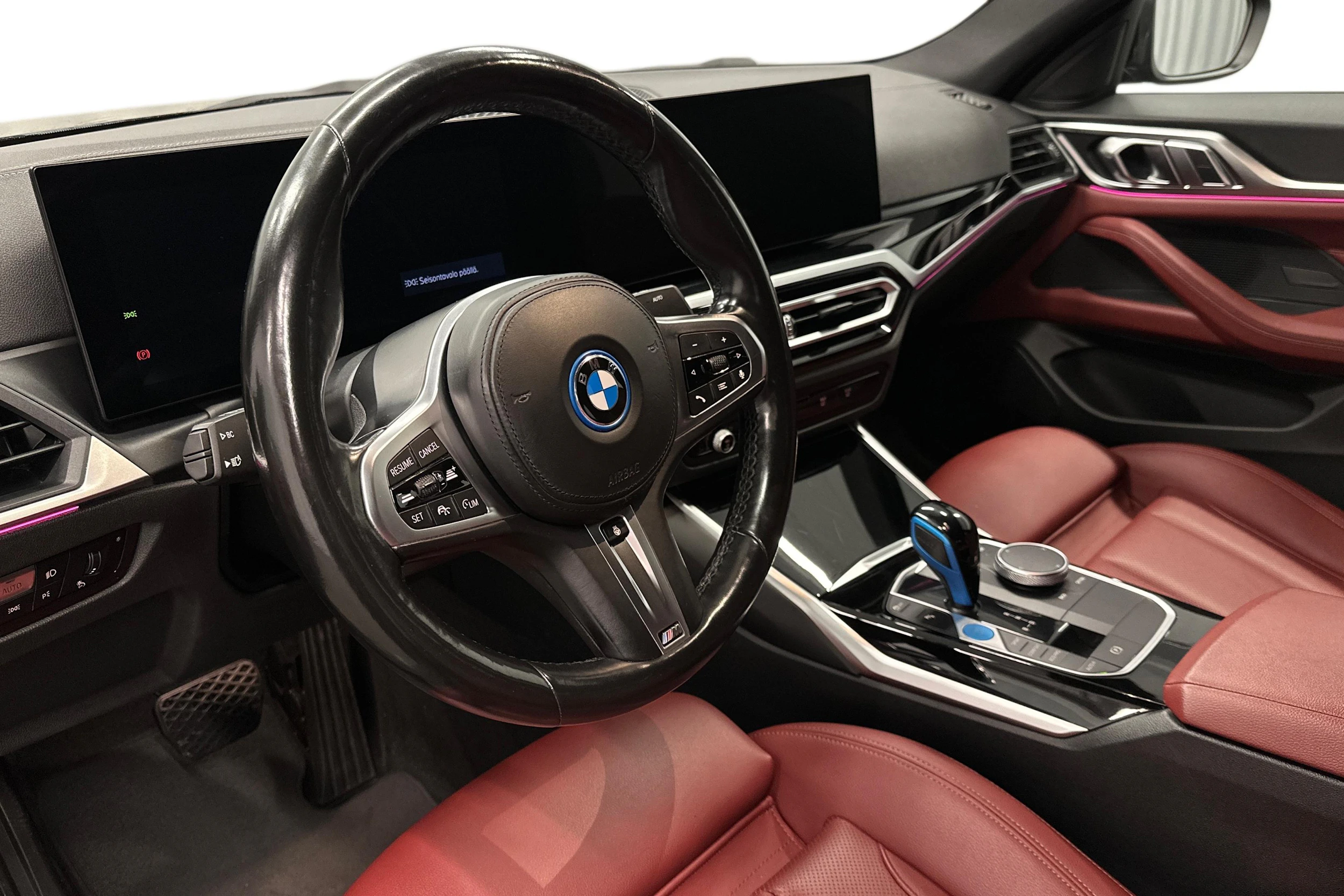 musta BMW i4 2023 kuva 6.