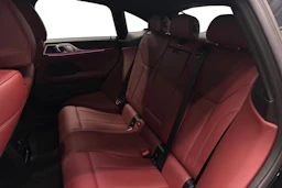 musta BMW i4 2023 kuva 8.