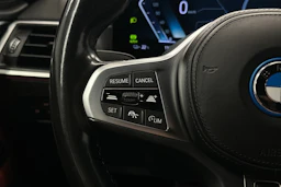 musta BMW i4 2023 kuva 11.