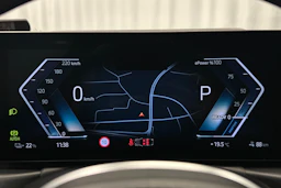 musta BMW i4 2023 kuva 13.