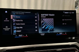 musta BMW i4 2023 kuva 22.