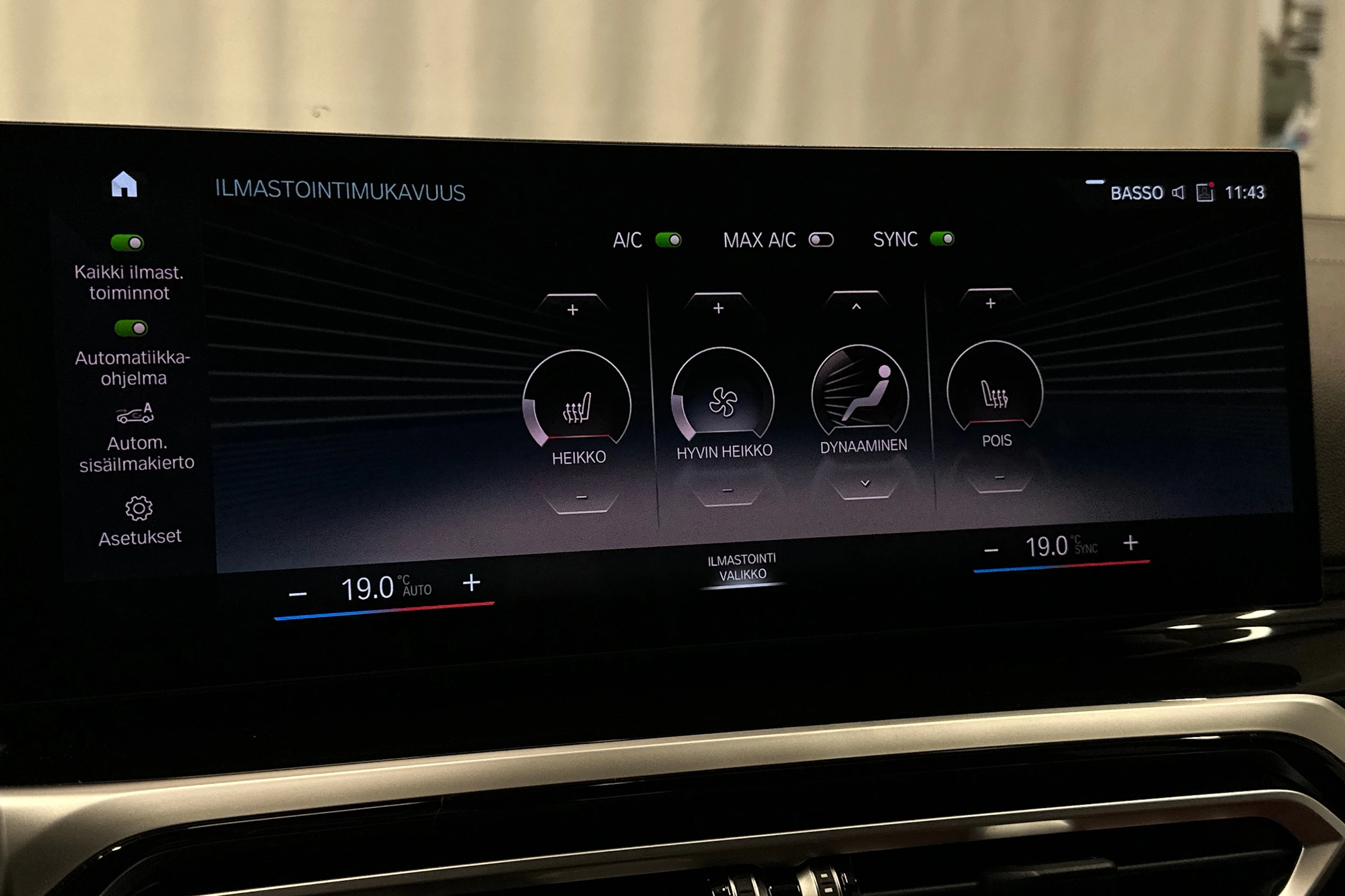 musta BMW i4 2023 kuva 26.