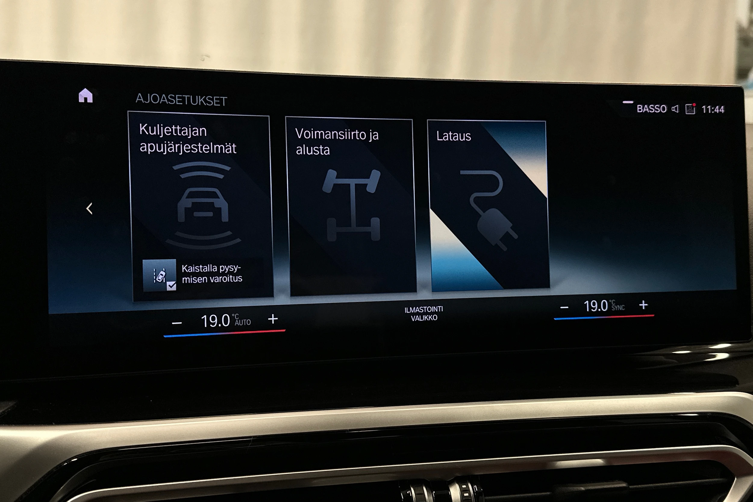 musta BMW i4 2023 kuva 27.