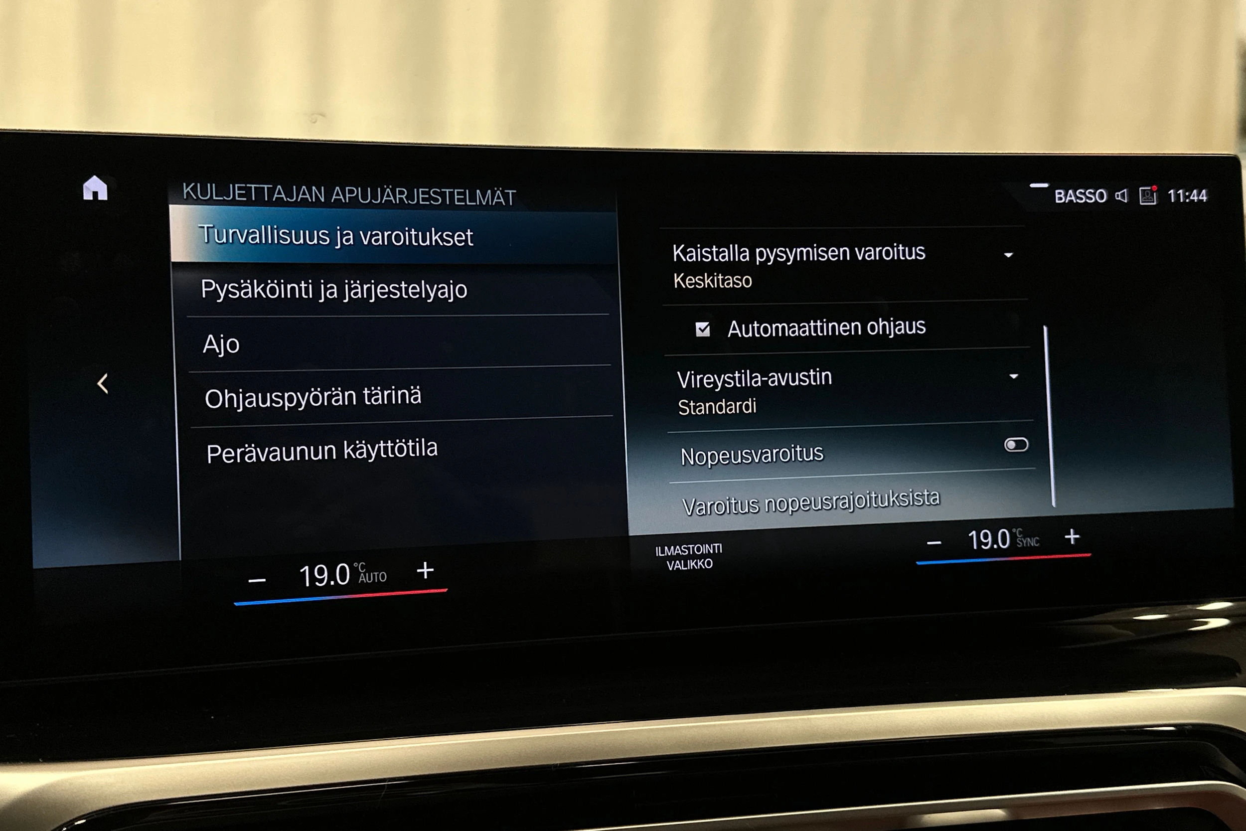 musta BMW i4 2023 kuva 28.