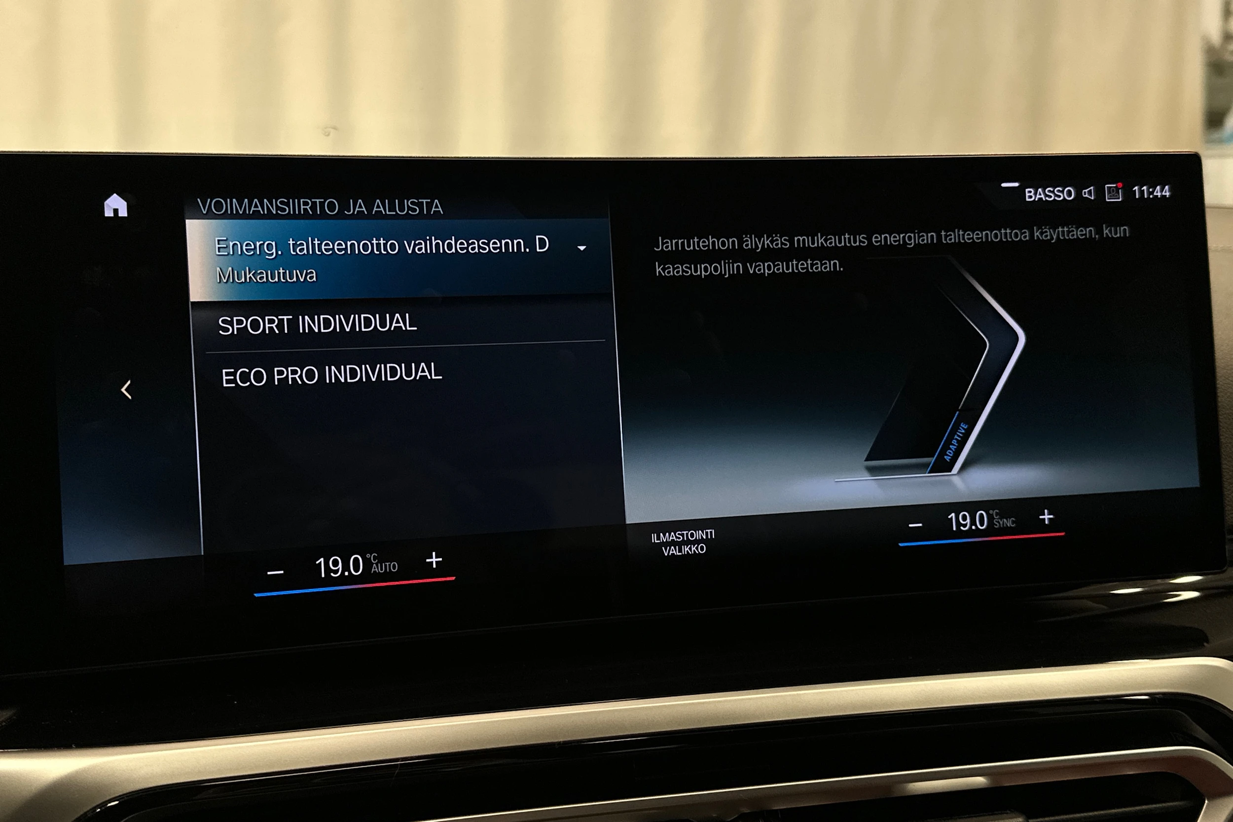 musta BMW i4 2023 kuva 29.
