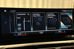 musta BMW i4 2023 kuva 30.
