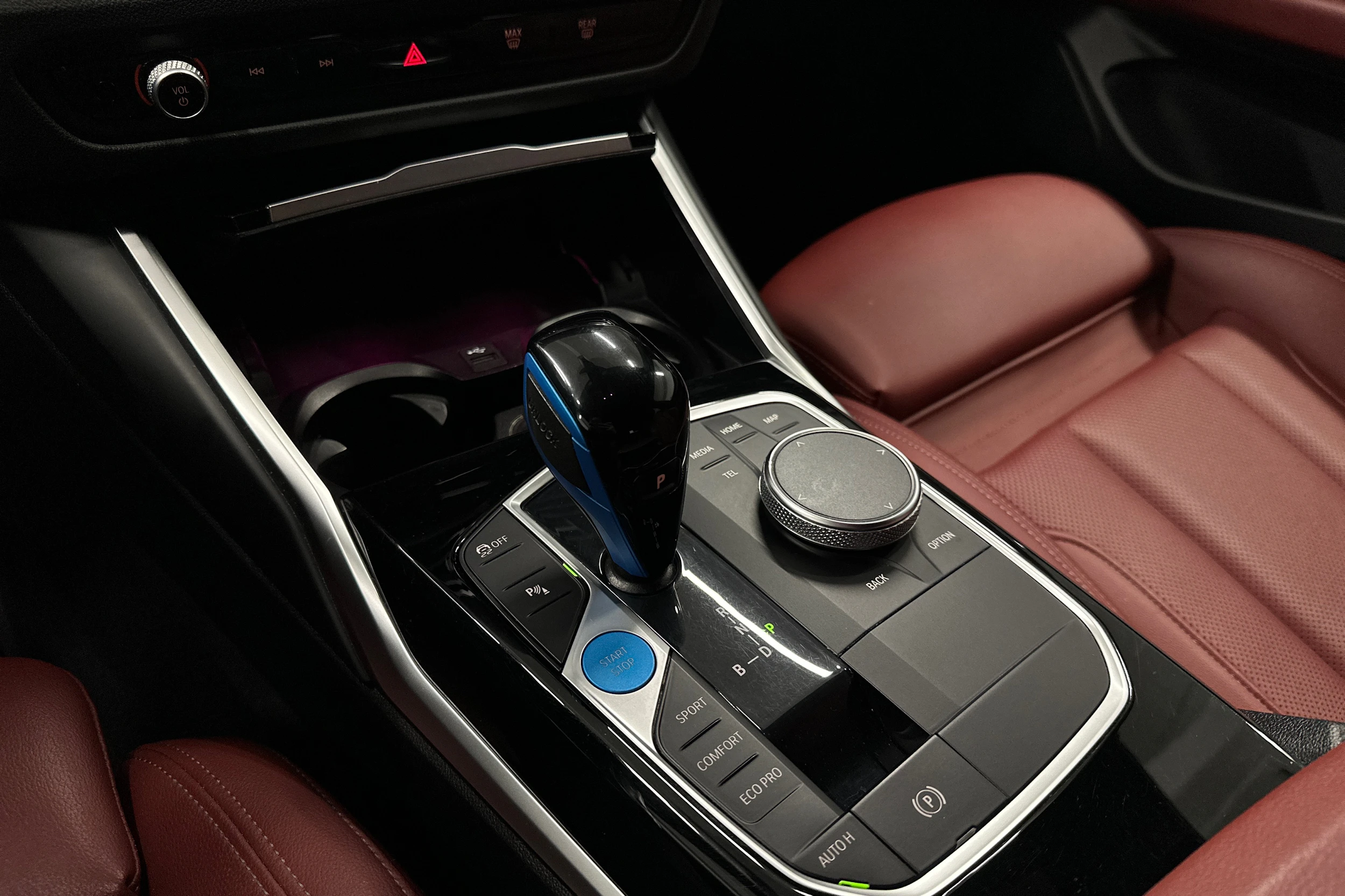 musta BMW i4 2023 kuva 34.