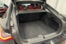 musta BMW i4 2023 kuva 36.
