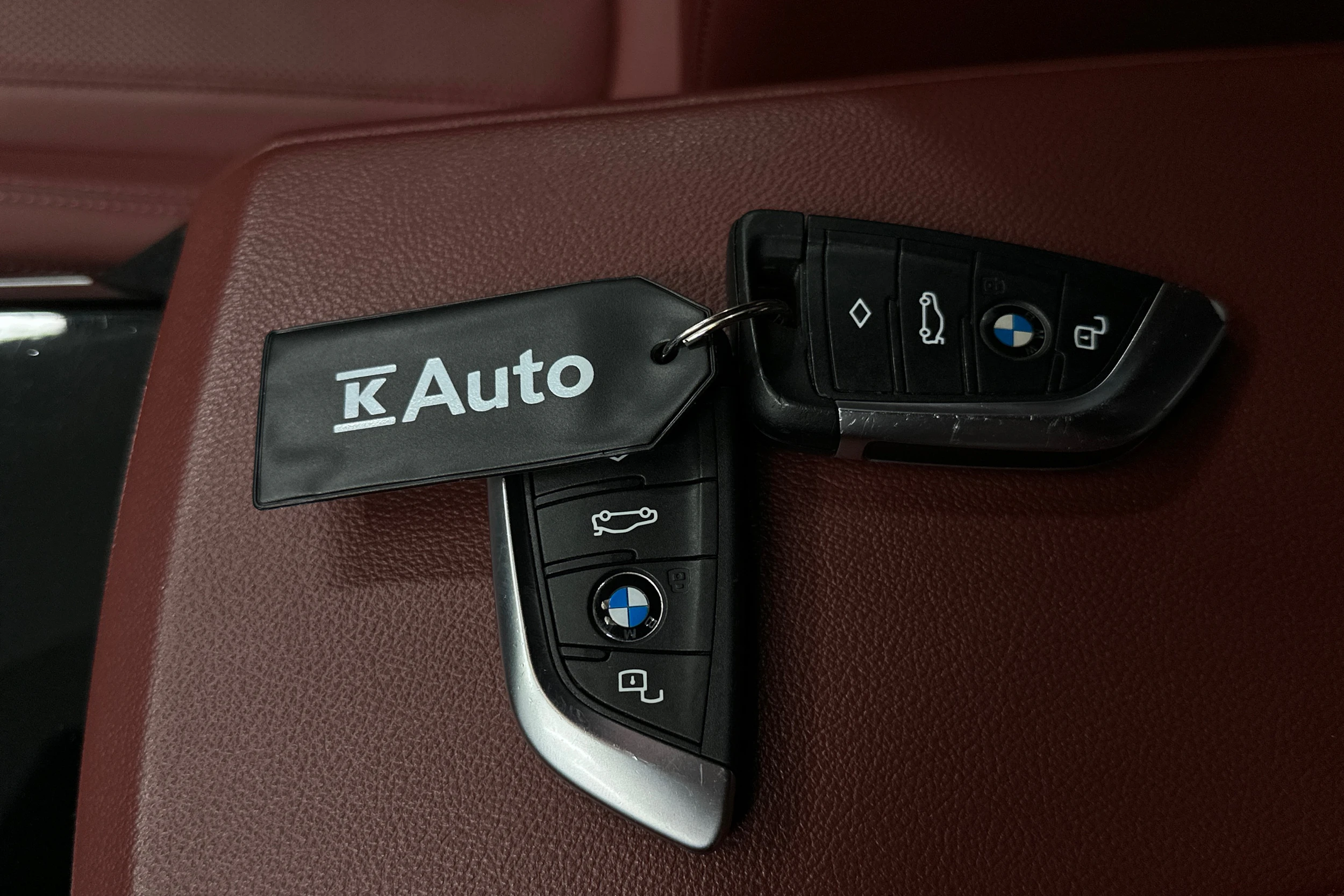 musta BMW i4 2023 kuva 40.