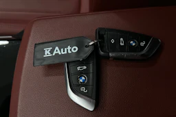 musta BMW i4 2023 kuva 40.