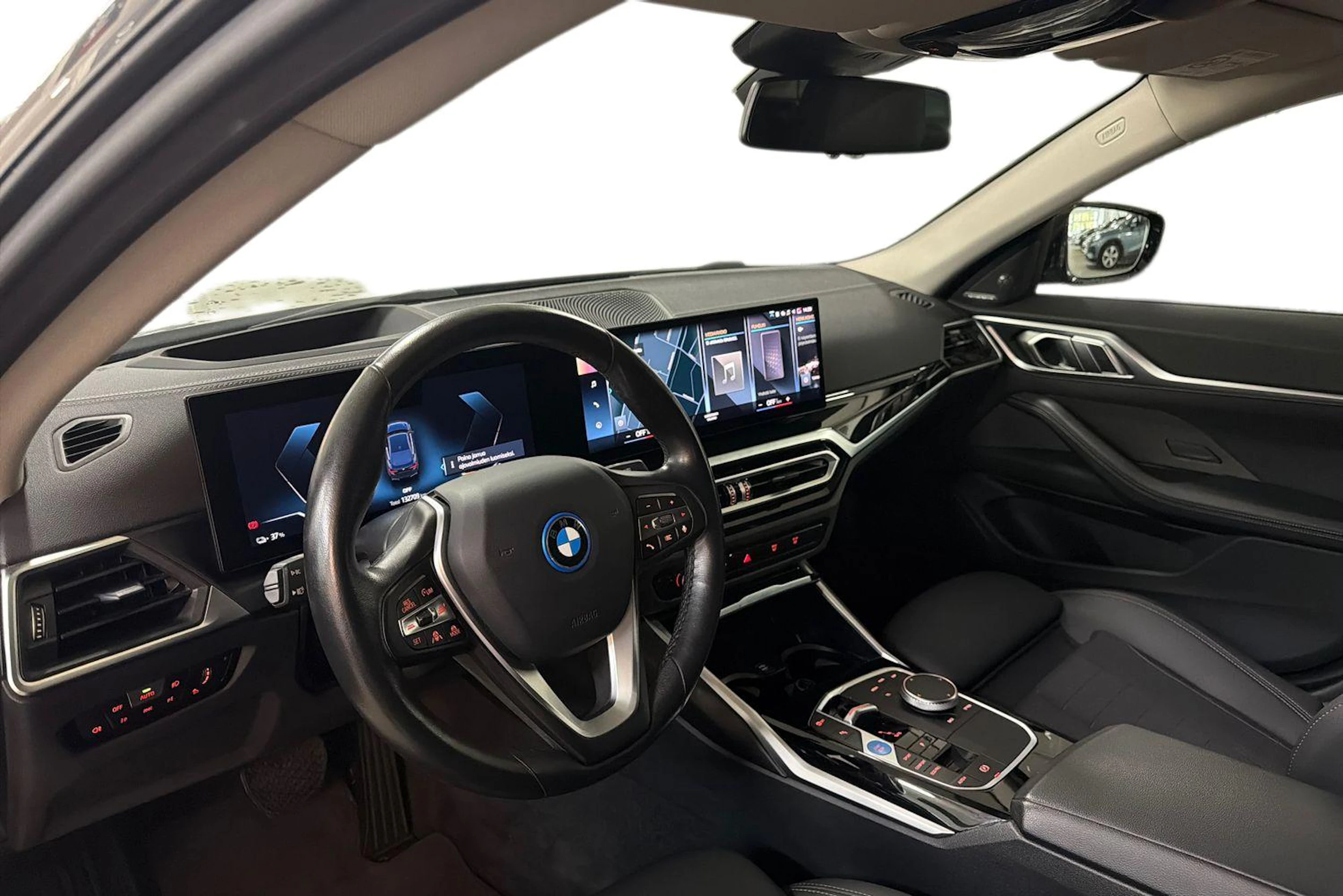 musta BMW i4 2024 kuva 3.