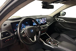 musta BMW i4 2024 kuva 3.