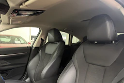 musta BMW i4 2024 kuva 7.