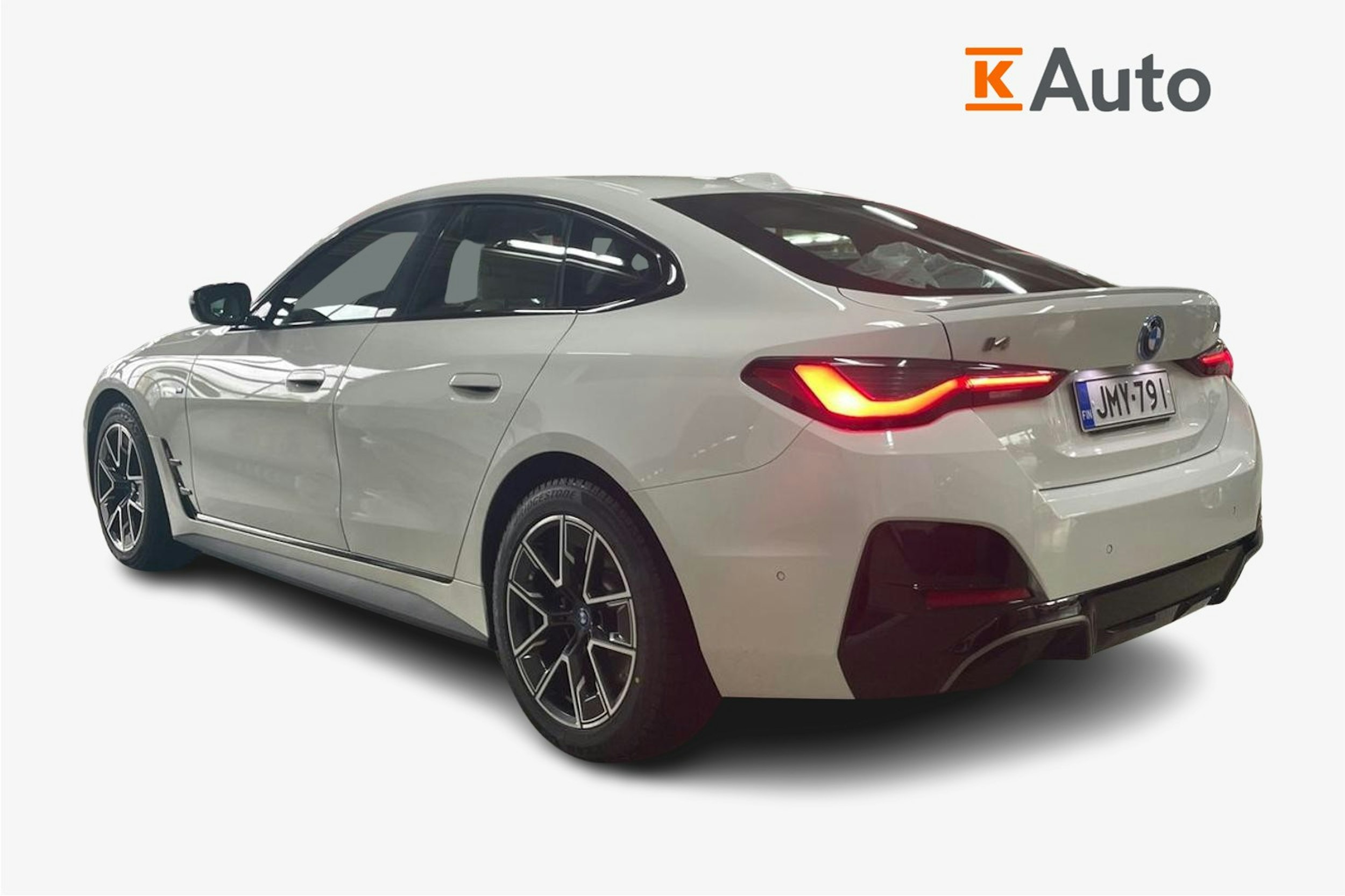 Valkoinen BMW i4 2023 kuva 2.