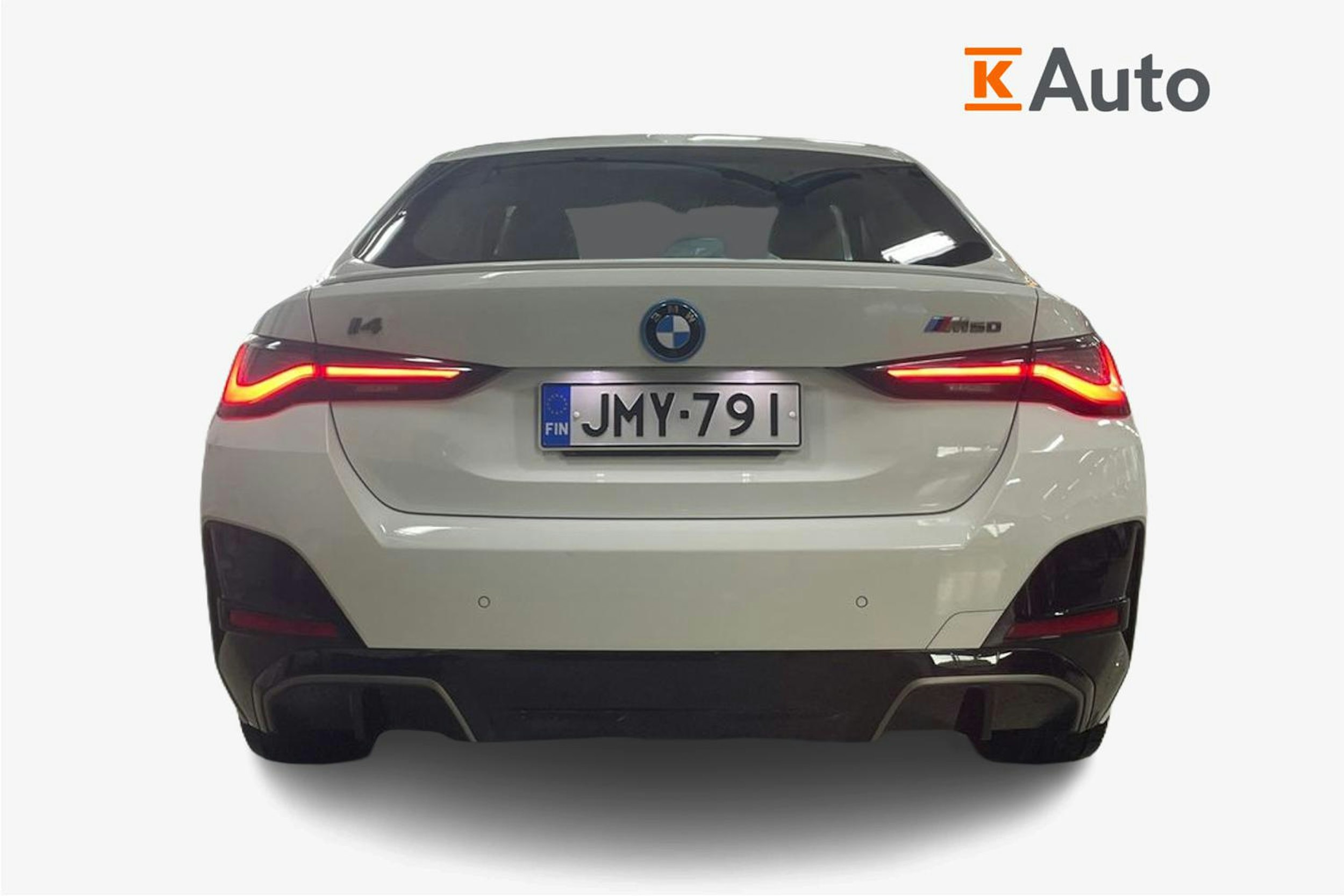 Valkoinen BMW i4 2023 kuva 3.