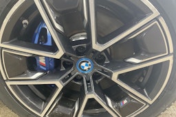 Valkoinen BMW i4 2023 kuva 17.