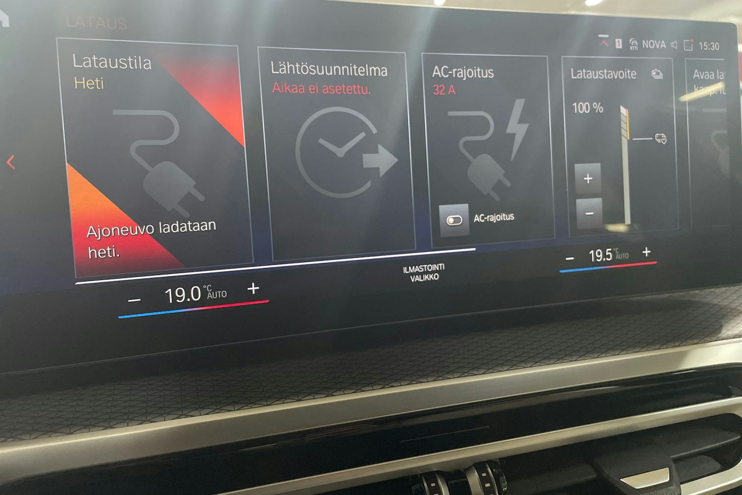 Valkoinen BMW i4 2023 kuva 24.