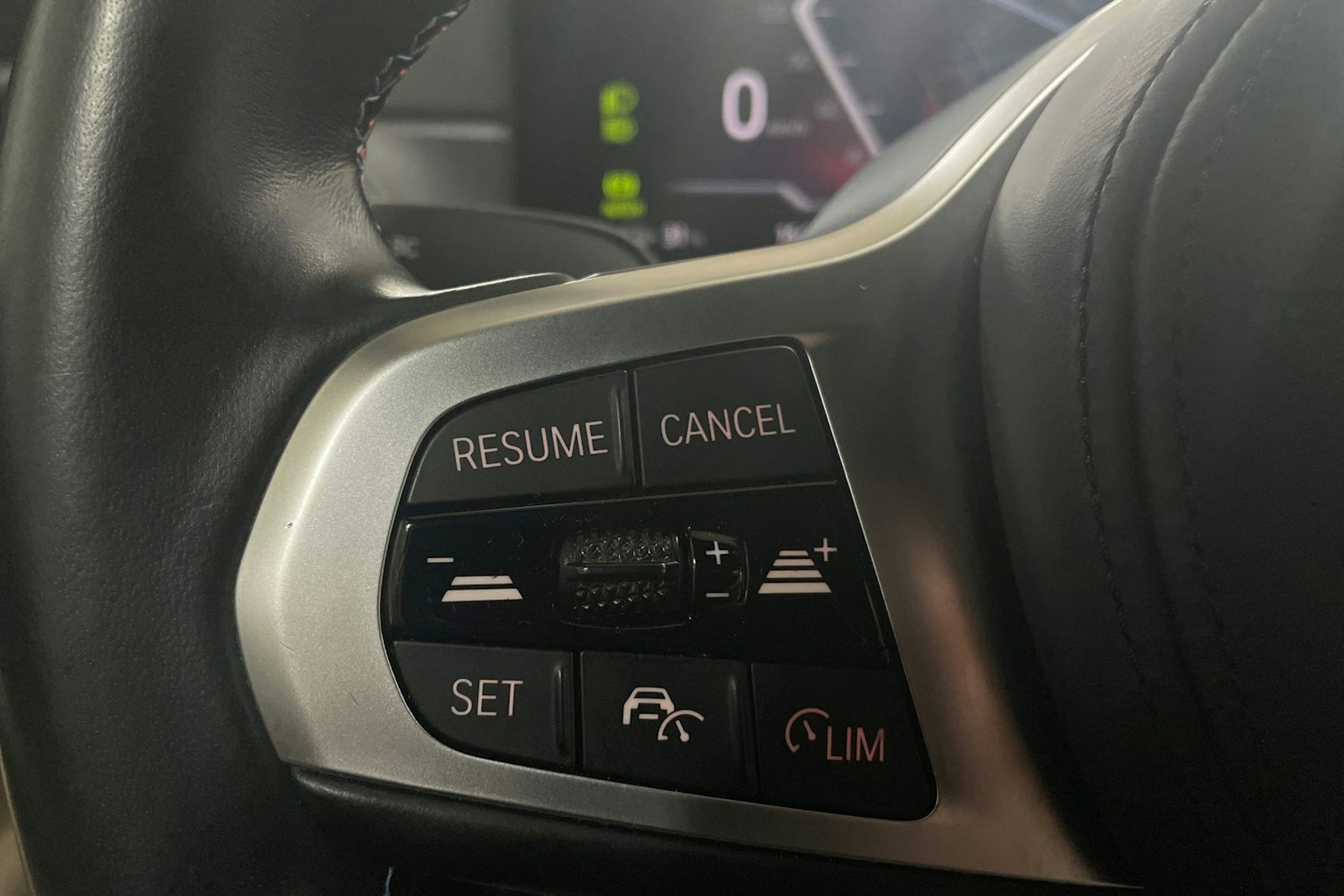 Valkoinen BMW i4 2023 kuva 27.