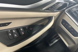 Valkoinen BMW i4 2023 kuva 28.