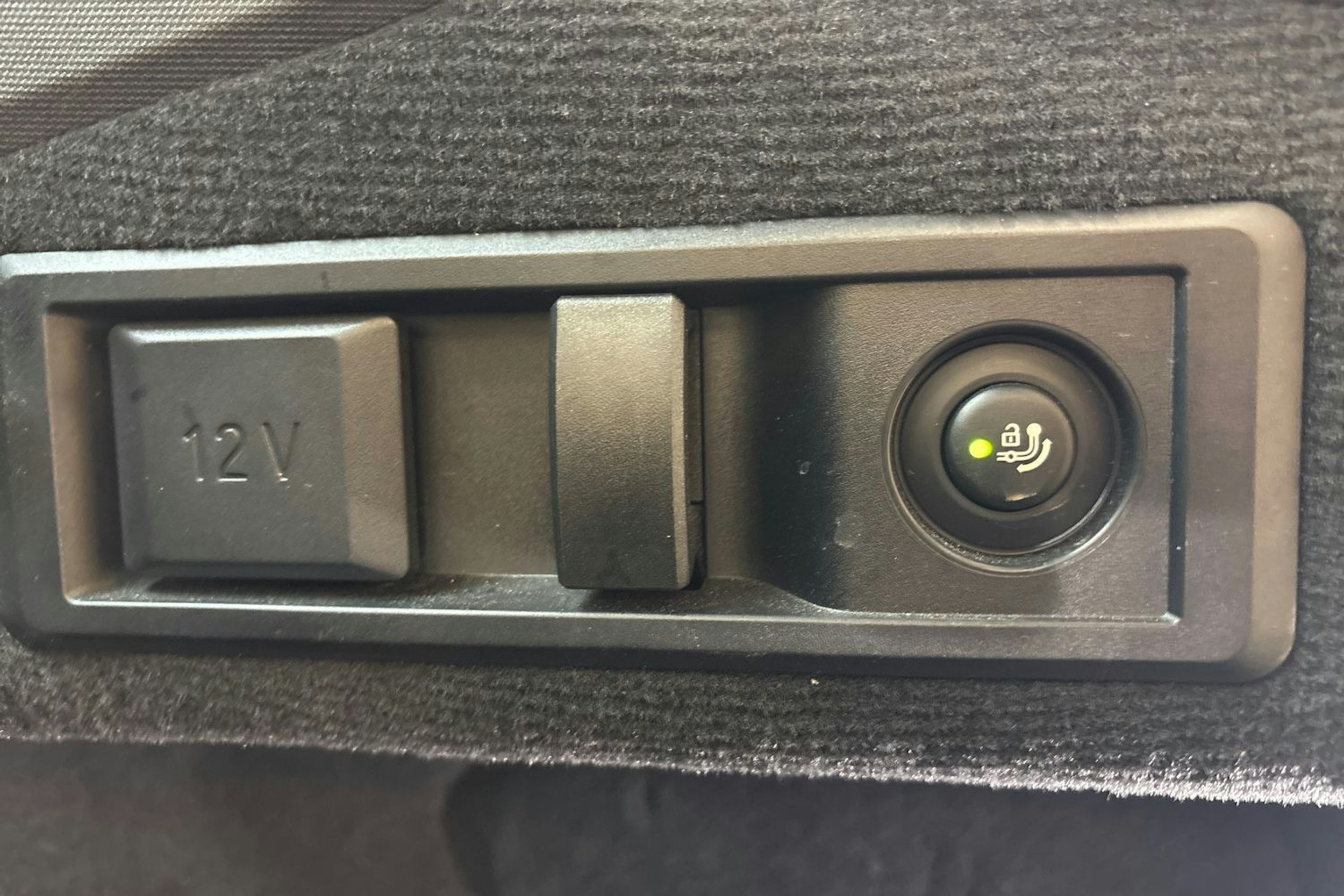valkoinen BMW i4 M50 2023 kuva 14.