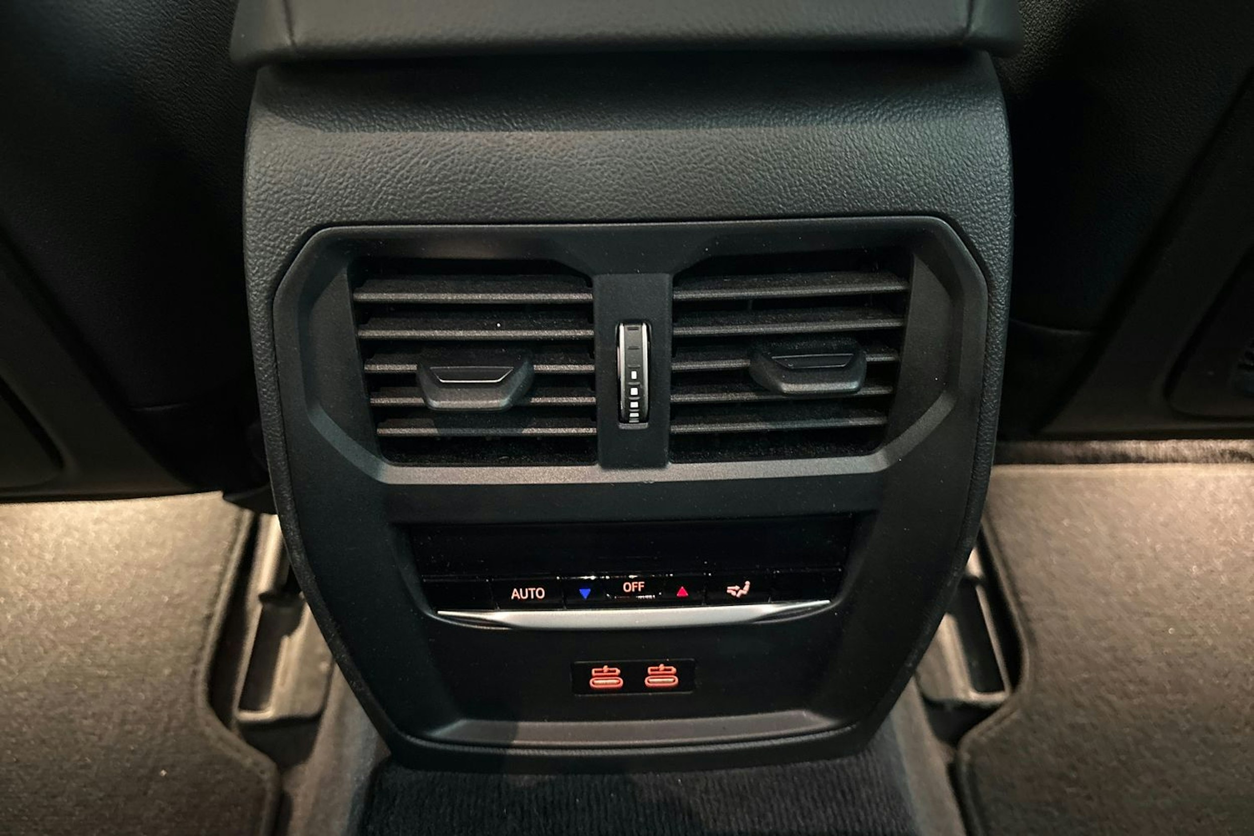 valkoinen BMW i4 M50 2023 kuva 18.