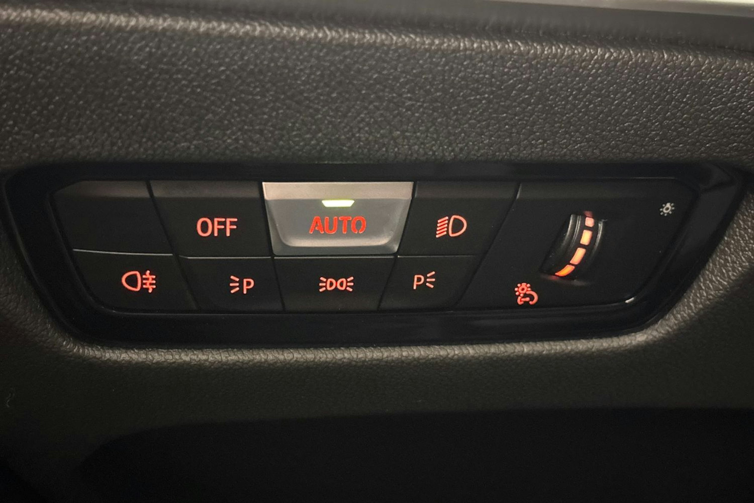 valkoinen BMW i4 M50 2023 kuva 21.