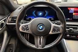 valkoinen BMW i4 M50 2023 kuva 22.