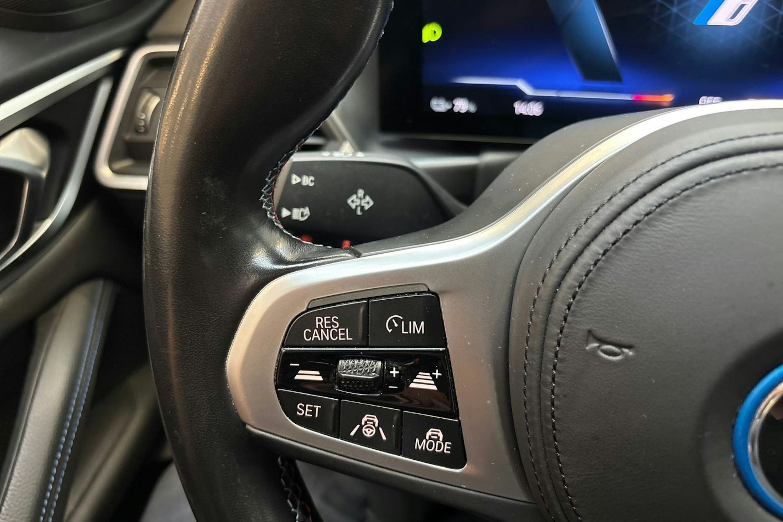 valkoinen BMW i4 M50 2023 kuva 23.