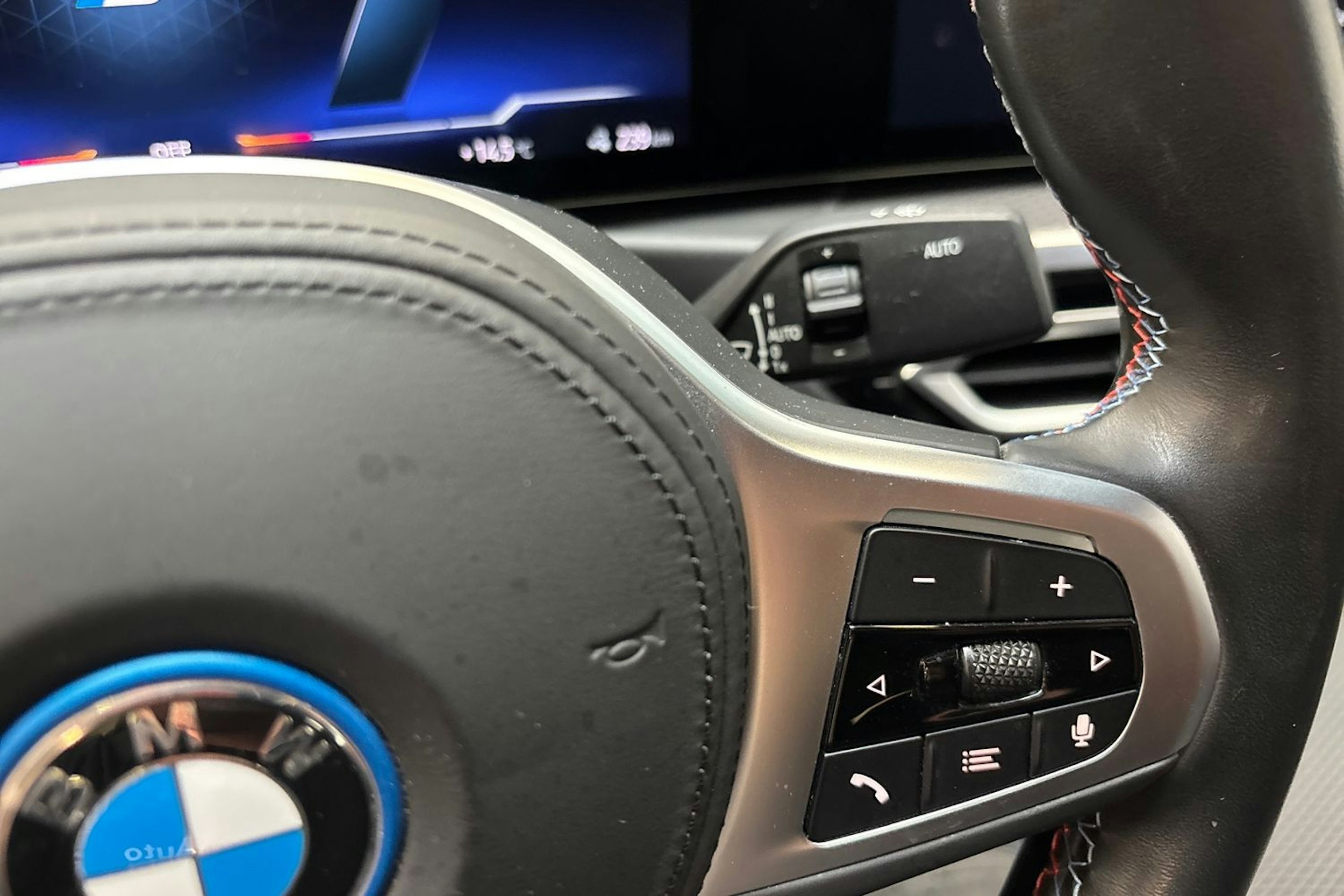 valkoinen BMW i4 M50 2023 kuva 24.