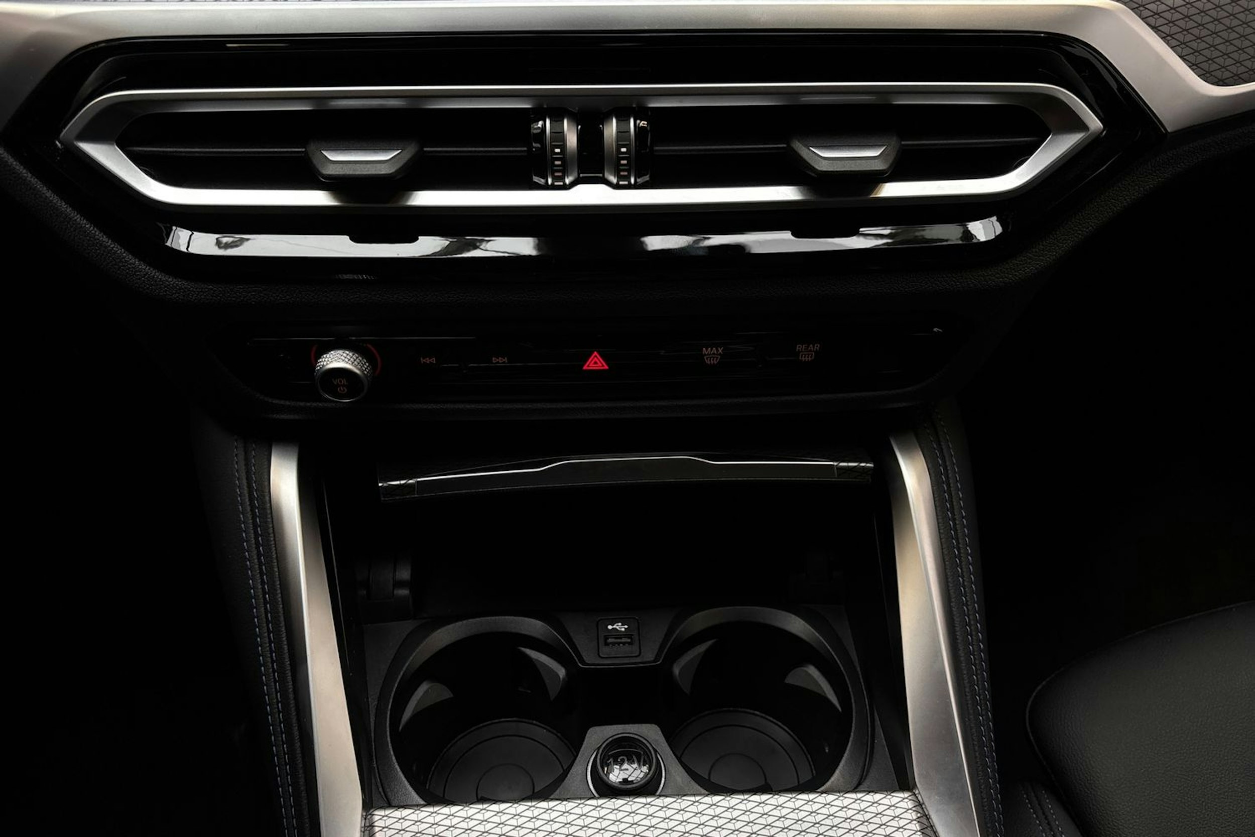 valkoinen BMW i4 M50 2023 kuva 38.