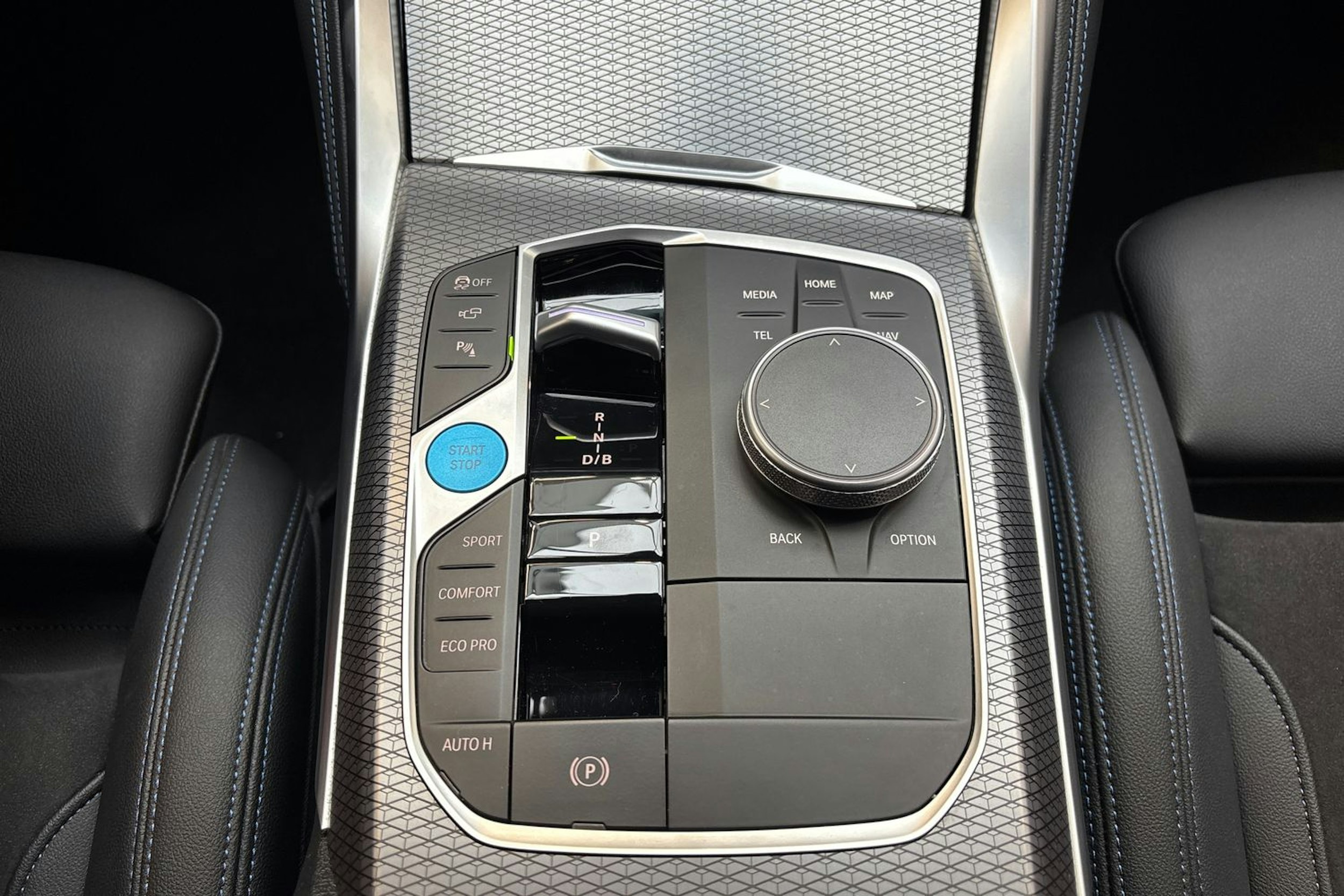 valkoinen BMW i4 M50 2023 kuva 39.