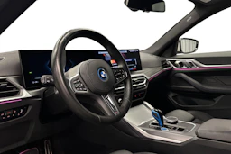 valkoinen BMW i4 2023 kuva 8.