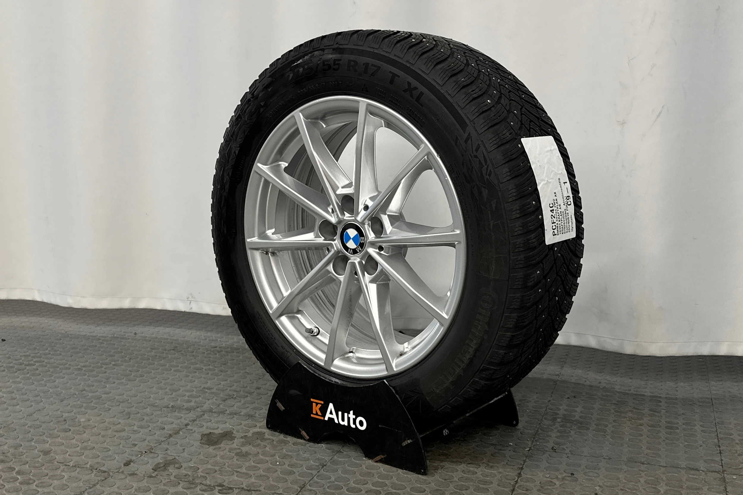 valkoinen BMW i4 2023 kuva 13.