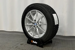 valkoinen BMW i4 2023 kuva 13.