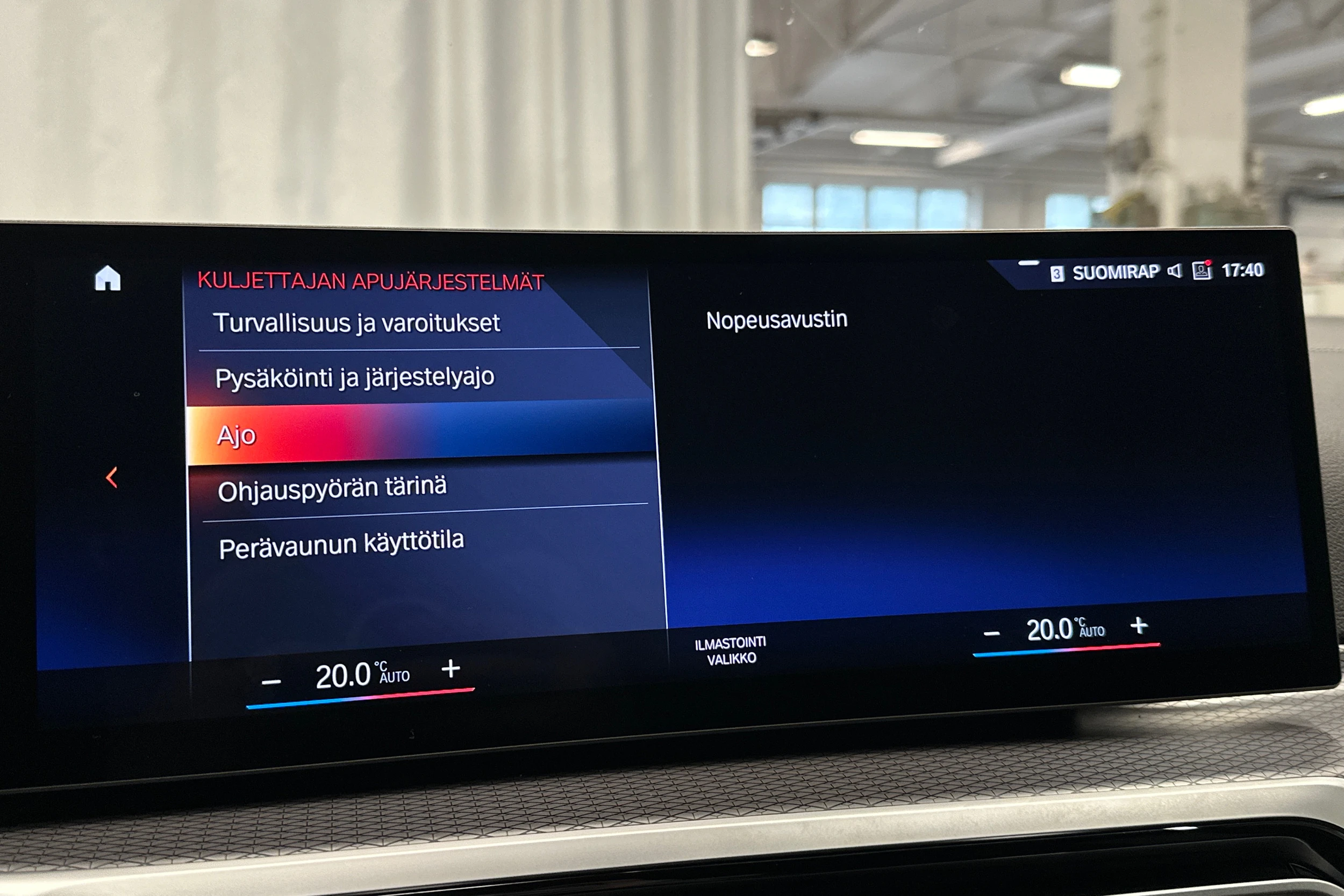 valkoinen BMW i4 2023 kuva 30.