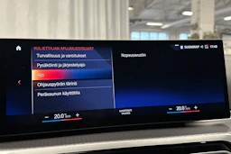 valkoinen BMW i4 2023 kuva 30.