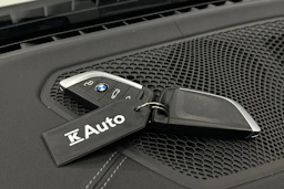 valkoinen BMW i4 2023 kuva 35.