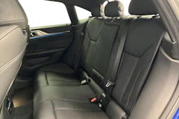 Sininen BMW i4 M50 2023 kuva 8.