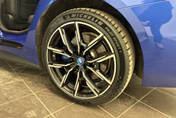 Sininen BMW i4 M50 2023 kuva 10.
