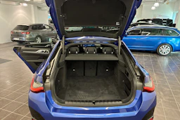 Sininen BMW i4 M50 2023 kuva 11.