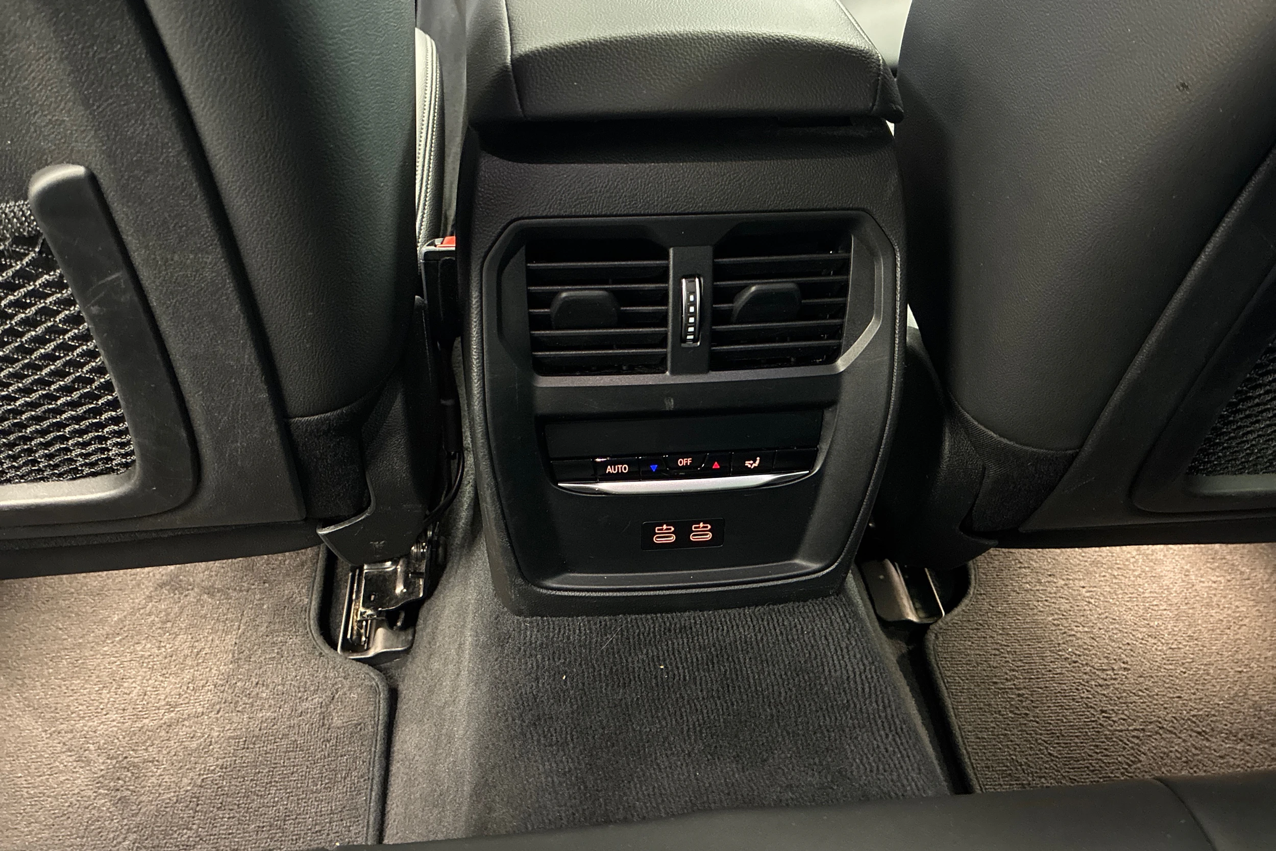 Sininen BMW i4 M50 2023 kuva 12.