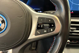 Sininen BMW i4 M50 2023 kuva 14.